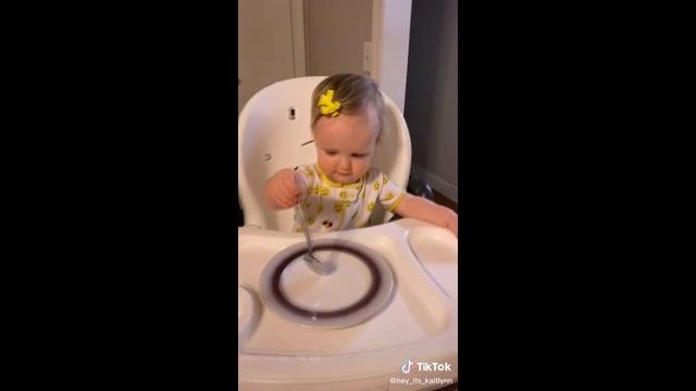 Give your kids a empty bowl and see how they react | TikTok смотреть онлайн