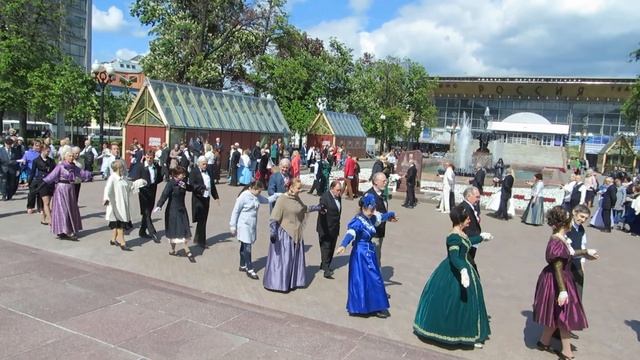 Па де Грас. III Традиционный бал на площади Пушкина 28.05.2017 смотреть онлайн