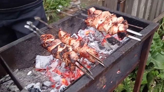 Влог: Наши будни/Подшили потолки/Жарим шашлык/Первые заморозки смотреть онлайн