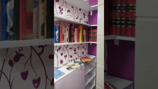 Авторская книжная полка. #книжнаяполка #своимируками смотреть онлайн