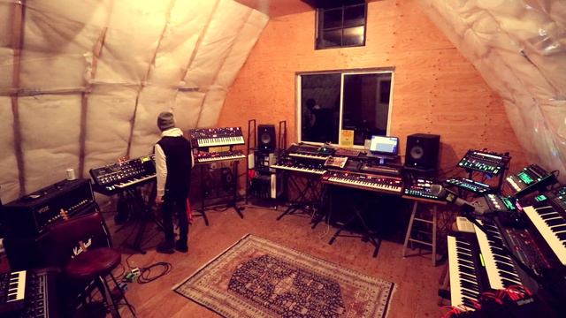 ARCTIC VORTEX// TR-808, MS2000, Prologue, Prophet-12, Voyager XL, DX-7, Squarp Pyramid смотреть онлайн