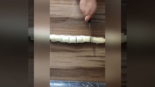 Булочки синнабоны из слоёного теста??? Быстрая и вкусная выпечка. смотреть онлайн