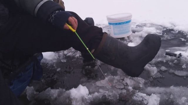 Мобильная палатка на зимней рыбалке 2019. Mobile tent on a sled for ice fishing смотреть онлайн
