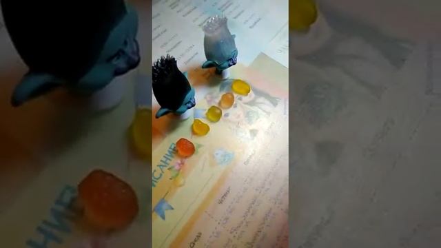 Смотрим как тролли из SWEET BOX меняют цвет волос смотреть онлайн
