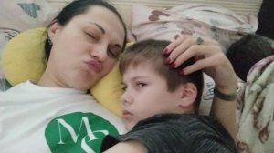 в обед хочется поваляться в постели ? мама и сын 29 октября  2022