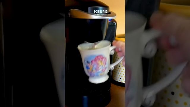 I Need Coffee! Mornings aren’t always the easiest (skit) смотреть онлайн