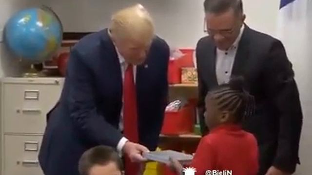 Trump kocha dzieci - MadLipz Polska смотреть онлайн