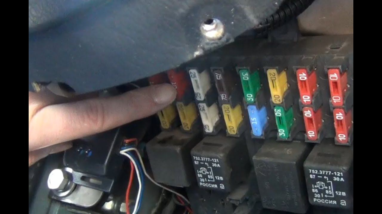 Замена предохранителя ламп поворотников, контроля дифференциалов... Chevrolet - Niva смотреть онлайн