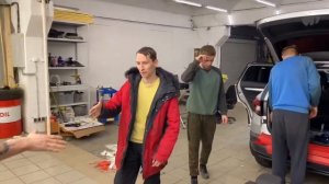 Volkswagen Passat B6: замена ксеноновых ламп, снятие переднего бампера, решетки радиатора и фар