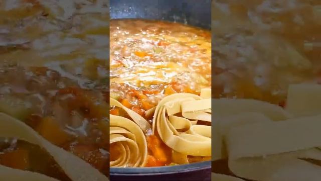 Макароны с фаршем на сковороде #Shorts смотреть онлайн