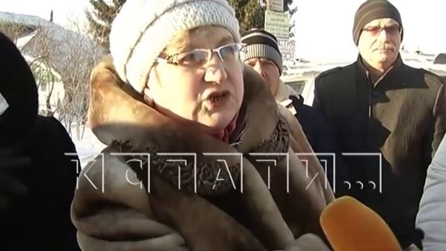 Рельсы раздора - жители Толоконцева массово протестуют против закрытия железнодорожного переезда смотреть онлайн
