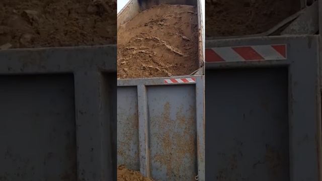 Песочница для детей, туалет для котенка, большая куча песка, как померить объем песка. смотреть онлайн