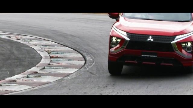 Mitsubishi Eclipse Cross PHEV - dynamika i nowoczesny design смотреть онлайн