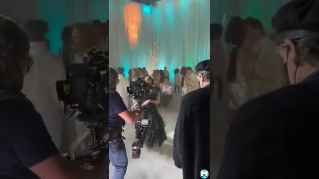 Почему танец Уэнсдей танцует весь мир?#shorts смотреть онлайн