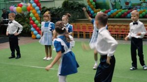 Танец "Первоклашки" на выпускном в детском саду.