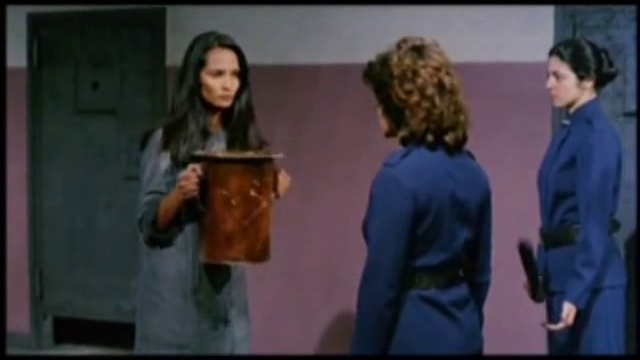 Violenza in un carcere femminile смотреть онлайн