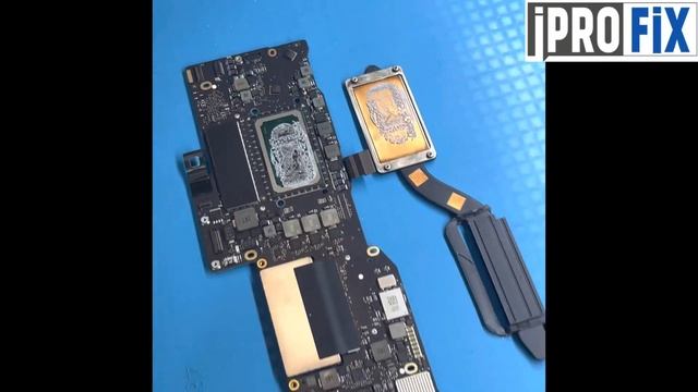 Аппаратная профилактика (чистка и замена термопасты) MacBook Pro A1708 простым инструментом смотреть онлайн