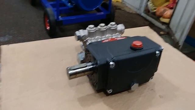 ?????? Плунжерный насос высокого давления Interpump Group EVOLUTION E1В1614 смотреть онлайн