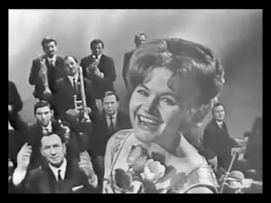 Всё стало вокруг голубым и зелёным -- Нина Дорда