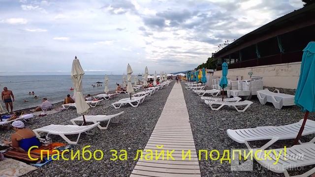 ?ЛАЗАРЕВСКОЕ СОЧИ.17.07.2020.Ситуация на пляже "Лазурный" . Несного пасмурно. смотреть онлайн