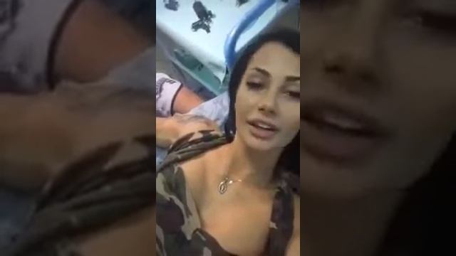 Сашка Кабаева НАБИВАЕТ НОВУЮ ТАТУШКУ / Жизнь БИ смотреть онлайн