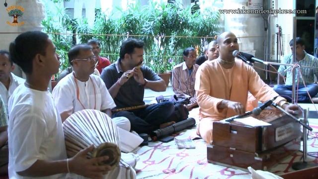 Radhe Radhe Govinda by Haridas Prabhu on 31 October 2014 at ISKCON Juhu смотреть онлайн