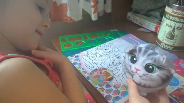 Котенок мурчит и мяукает (FurReal Cuties White Kitty) смотреть онлайн