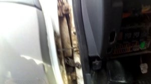 Где находится предохранитель на стеклоподъемники?