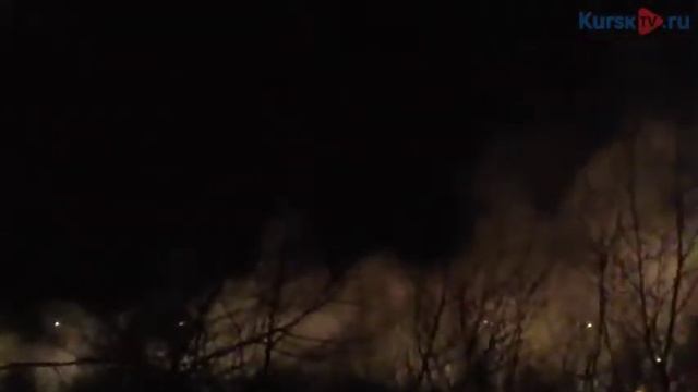 Огненная стена - куряне засняли горящий пруд около Рощи Невест смотреть онлайн