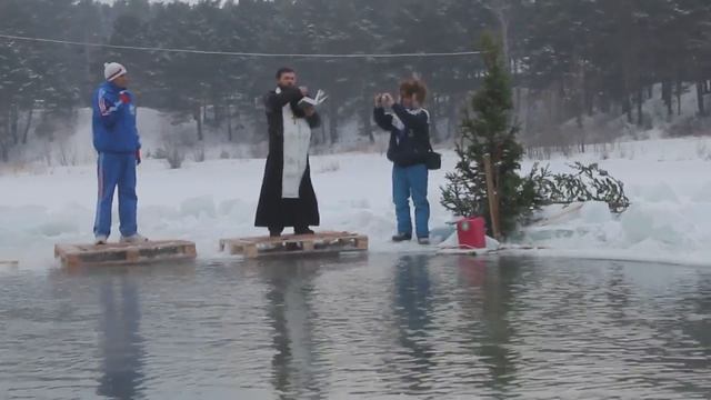 Освящение незамерзающей проруби смотреть онлайн