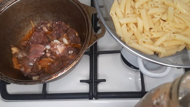 Макароны с тушёнкой. смотреть онлайн