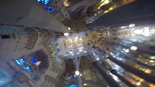 Искупительный храм Святого Семейства(Храм Гауди) (Барселона) смотреть онлайн