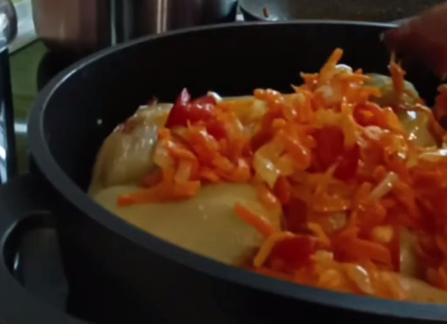 В августе-сентябре всегда едим эту вкусноту. Перчики фаршированные запеченые в духовке смотреть онлайн