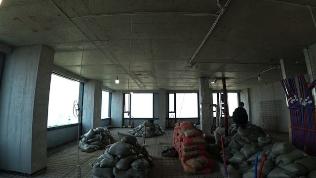 ПОЧЕМУ НУЖНО ДЕЛАТЬ ОБЛЕГЧЕННУЮ СТЯЖКУ | Ремонт в Москве в ЖК "Небо" смотреть онлайн