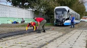 Буксировка трамвая весом 52 000 кг Оксана Скала