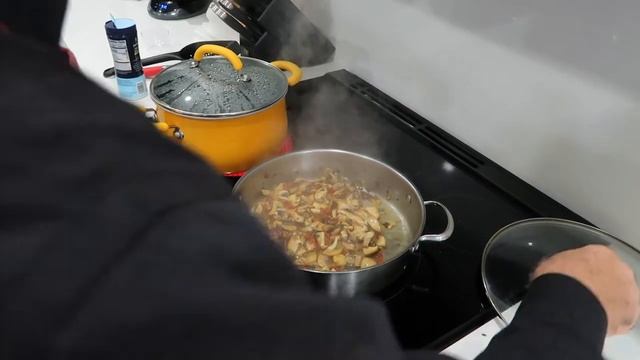 How to Make Tricolor Pappardelle with 3 Kinds of Mushrooms and Truffle Oil смотреть онлайн