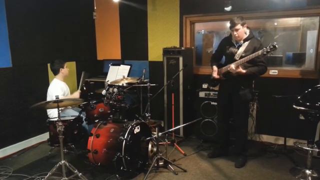 Drum and Bass 4/4 beat swop смотреть онлайн