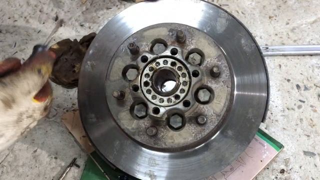 Меняем сальники передней ступицы и подшипник привода на СангЕнг рекстон 2006 года SsangYong Rexto смотреть онлайн