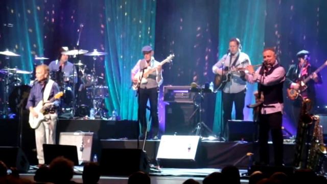 Brian Wilson with Al Jardine & Blondie Chaplin - Sloop John B (Live in Paris 2016) смотреть онлайн