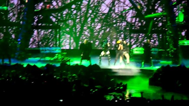 Lady GaGa @ Oracle Arena - Monster смотреть онлайн