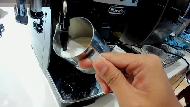 Mampukah Magnifica S Black (ECAM22.110.B) menghasilkan Latte Art смотреть онлайн