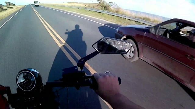 Kawasaki sr 650 Mati. yo con un honda 450 rebel (dagger) corriendo en la ruta de la costa смотреть онлайн