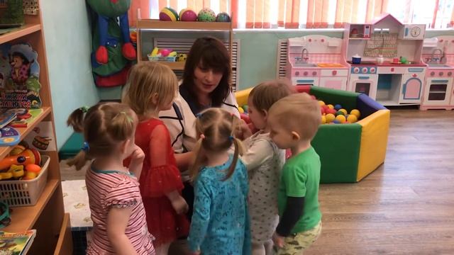 Занятие в группе с детьми раннего возраста на тему: «Курочка и цыплята» смотреть онлайн