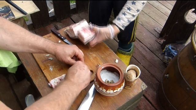 День сала в Украине. Солим сало сами.. смотреть онлайн
