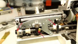 Верхняя нить петляет снизу