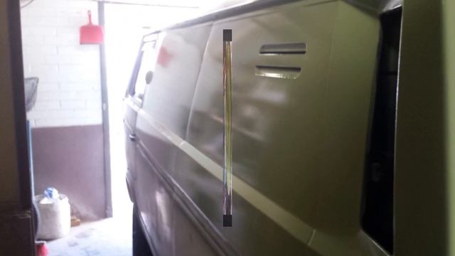 Volkswagen T3 1985 Two tone colour painting with rollers GREEN смотреть онлайн