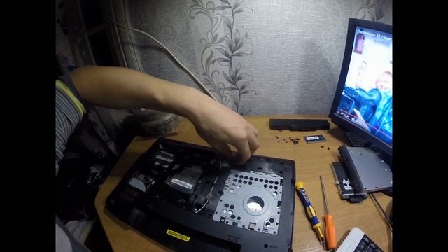 Разбор ноута Lenovo G580 и замена батарейки биоса смотреть онлайн