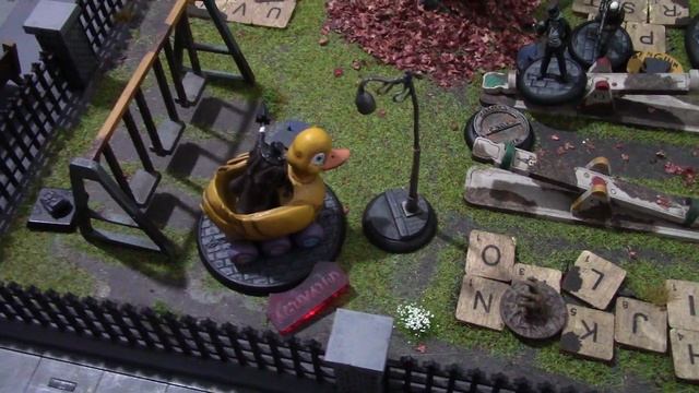 Batman Miniature Game- Penguin vs Bat Family смотреть онлайн