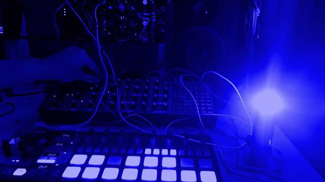 012 :: There is no snare // Live Techo with Behringer Neutron and Befaco modules смотреть онлайн