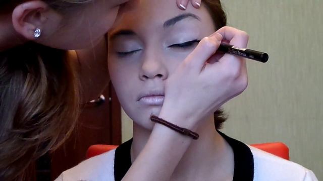 Макияж на Helloween / в роли визажиста моя подруга :D смотреть онлайн